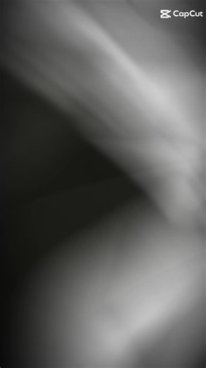 Pov: Hè rồi nên thời tiết trở nên oi bức hẳn nắng nóng khắp nơi đã vậy Y/n còn rủ Mafuyu đi chơi được một lúc toát dã mồ hôi mới ngồi nghỉ. ______ Mafuyu: Đang nóng oi bức y/n tự nhiên rủ đi chơi làm gì chết thật mùi mồ hôi bám vào người rồi ghê quá -! Y/n : nước nè xin lỗi được chưa // đưa chai nước// Mafuyu: Hừ! // cầm chai nước uống// đỡ hơn chút rồi... Kiểu này về anh Shin mắng mất... - ______ Y/n:...(cmt) ______ #couple #role #sebamafuyu #shinasakura #Mafushin#pov#xhuong