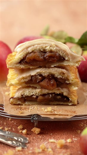 Apple Pop Tarts! Cream cheese pastry, spiced apples, brown butter icing🤤🍎 grab the recipe on my site www.stirtastesmile.com #poptarts #homemadepoptarts #bakefromscratch #appleseason #appledessert