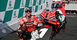 MotoGP™ highlights: Bagnaia and Martin's unforgettable fight for victory!