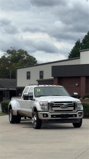 2011 f450 Anyone is need of a farm truck? Pulling a horse trailer? This is your truck!
