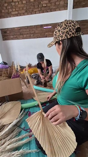 Las decoradoras 🆚 La acompañante 🤣 @nathumillaman . . . . . . . . . . . #argentina #esquel #viral #instagram #parati #reels #chubut #chubutargentina #evento #joda #decor #quimeraeventos #eventosinolvidables #cumple #cumpleaños #globos #fiesta #organizadora #equipo #foryou #foryoypage #jefa #fiesta | Quimera Esquel