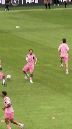 LOOO VIIII POR PRIMERA VEEEEZZZZ!!!! 💚⚽️🩷🐐 #futbol⚽️ #messi #atleticonacional #leonelmessi