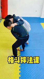 要我练和我要练开窍就在一瞬间，刚开始“狠心”妈妈逼着来训练，现在喜欢上训练！格斗不仅有拳腿，还有摔跤地面#运动 #育儿 #教育 #家庭教育 #现场实拍