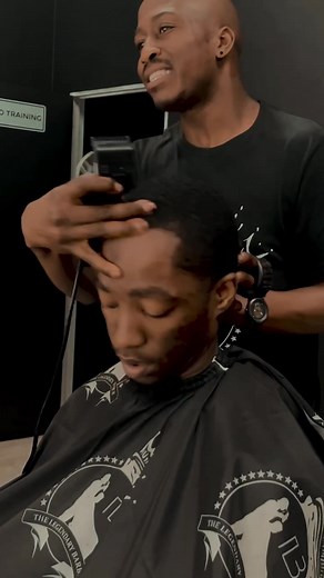 Neck Breaking Joke 🥹 #legendsbarber #TLB