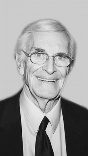 the.film.directing | Martin Landau was a legendary American actor known for his powerful screen presence and deep commitment to the craft. He first rose to... | Instagram