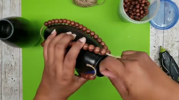 Dollar Tree glass vases can be updated to classy looks so easy! A cheap way to decorate! | She So CraftDee