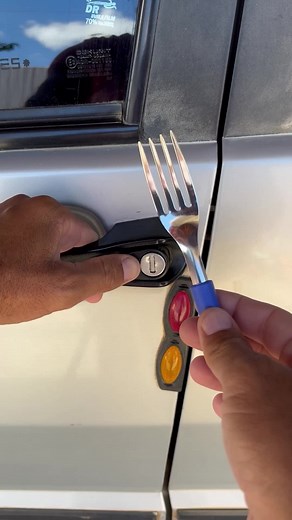 Multi-Functional Tool Demonstration: Key Holder & Blade