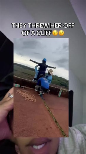 They have to be held accountable like fr this is literally unacceptable this place should be shit down they're not safe.. #brazil #bungeejump #wth #trending