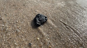 What are tar balls? How to remove tar ball stains from feet, hands