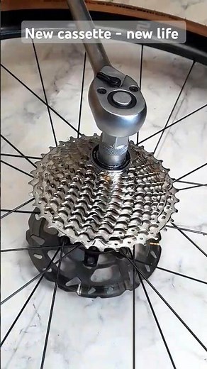 How to remove & install a bike cassette 🔧🚲 #bikerepair #cassette #bikefix #cycling #mtb #shorts