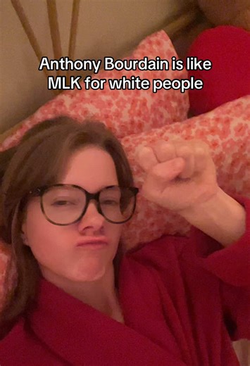 Steph Hawkins (@allegedlysteph)’s video of Anthony Bourdain