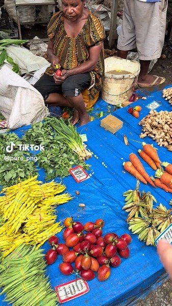 Always buy them when see it at the market #market #lae #fruit