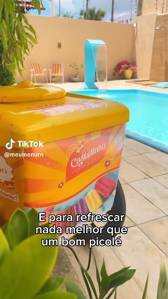 Festa Pool Party com Cardápio Personalizado para Aniversário Infantil