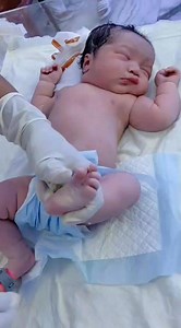 937K views · 9.9K reactions | New born babies sugar tast clucometer testing weight 4kg Sugar 67mg/dl #viralsreelsシ #funnyreels #newborn #FacebookPage | Gita Mushahary | Facebook