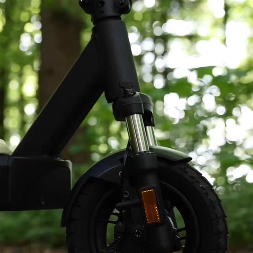 Neu! Der VX4 der zweiten Generation 🛴 ✔️ 110 km Reichweite ✔️ Bis 40% Steigfähigkeit ✔️ Bis zu 2800 W Peakleistung 🔥 ✔️ 150 kg Traglast Der VX4 der zweiten Generation ist ein Fahrzeug der Superlative und der ultimative SUV unter den E-Scootern. Er überzeugt durch maximale Leistung, maximale Reichweite und einen extrem hohen Fahrkomfort. Der VX4 bietet alles was du brauchst: ➡️ Jetzt bestellen! 🛴 | VMAX E-Scooter