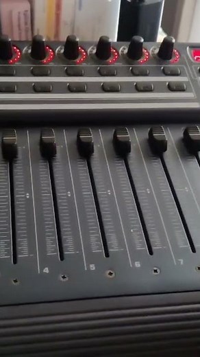 Behringer bcf2000 motorised faders