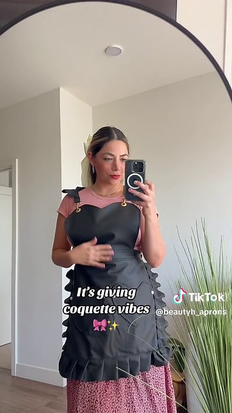 IN LOVE with our ruffled apron 😮‍💨😮‍💨 #aprons #beauty