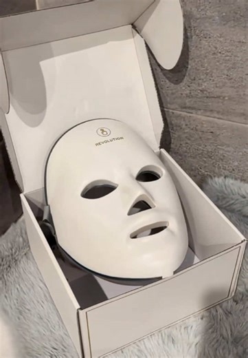 Amazing Deal on Revolution Pro Miracle LED Mask!