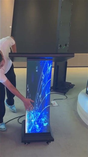 Battle of the Screens! 😱 Mini Desktop vs. Smart Podium (Which is Better?)