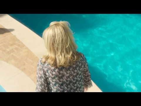 Catherine Deneuve - Frozen