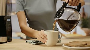 Melitta Look Timer - Filterkaffeemaschine - mit Glaskanne - Timer Funktion - Tropfstopp - 10 Tassen - Schwarz (1025-08)