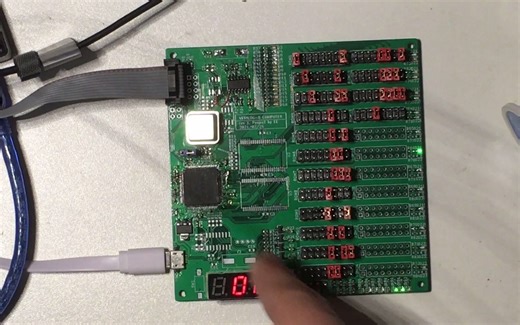 ⒓自制CPU：ROM正常寻址和读出，能显示数字