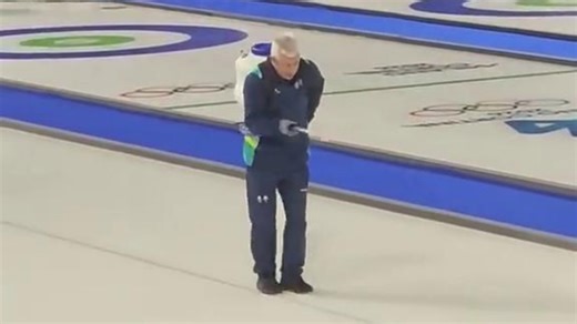 Il Michael Jackson del curling: il moonwalk olimpico che ha fatto il giro dei social