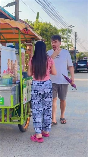 메인 옵션: 아이스크림 먹으려다 봉변 당함 🤣 #쇼츠 #웃긴영상 #코미디 #상황극 #커플 #개그 #황당 #꿀잼