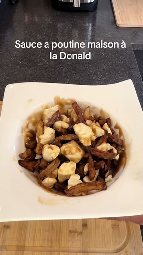 Recette de Poutine Maison avec Sauce Santé
