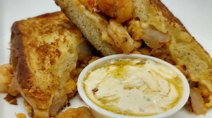 This food truck makes epic grilled cheese and loves its community: Food Finds