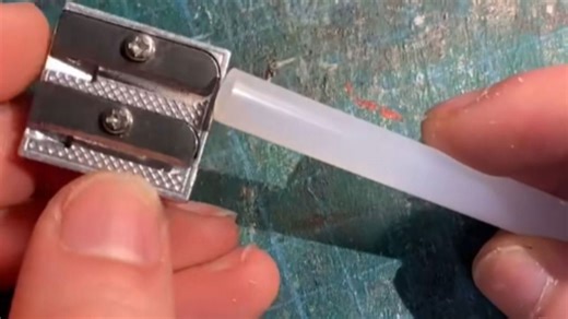 Artist makes a miniature spray can that is perfect down to every subtle detail