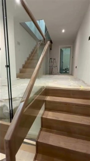 Closed Tread Staircase Design with glass balustrade | DDC London #staircasedesign