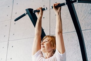 81-year-old smashes dead hang world record – 6 ways to improve your time (and why you should)
