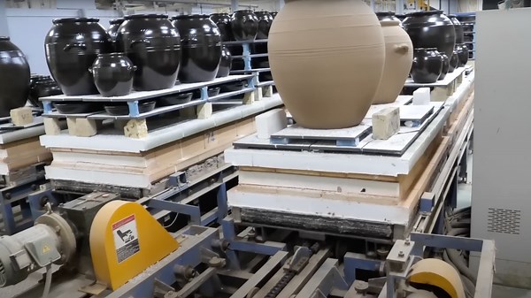 Traditional Pottery in Bulk: The Mass Production of Earthenware Pots