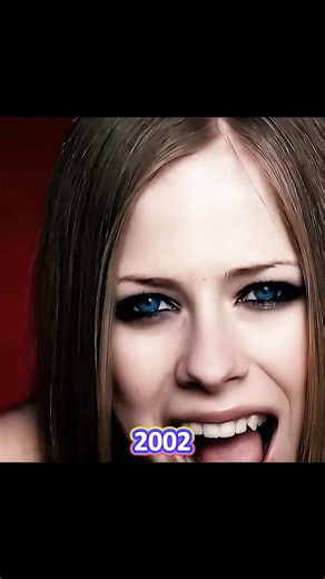 Avril Lavigne - Complicated #Complicated #AvrilLavigne #2002Hit #PopPunkClassic #Early2000s