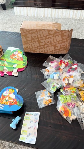 These class valentines are so cool! #classvalentines #classvalentineideas #schoolvalentines