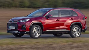 Suzuki Across plug-in hybrid review | DrivingElectric