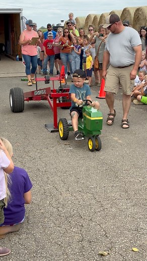 Kids petal pull in Mondovi, Wisconsin 2024!! #tractorpulling | Beer Money Pulling Team