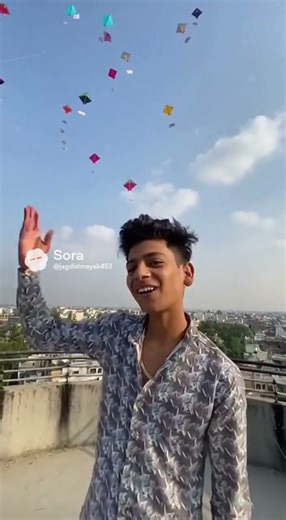 me pani ki tanki ke upar aak satha 50000 rupaye ki patang🥶 uda raha hu #viral #shortvideo #shorts