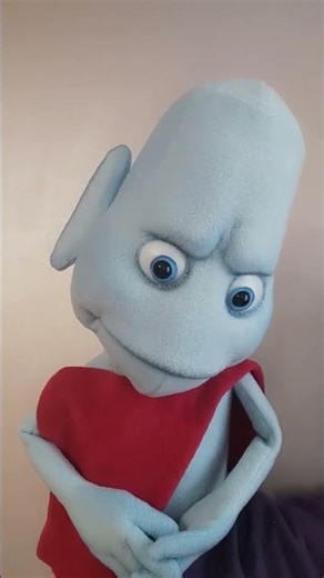 alien puppet by pavlovspuppets.com