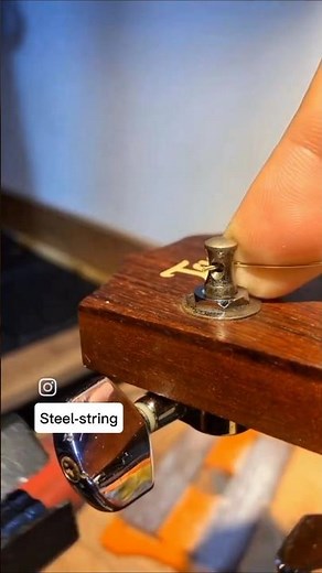 🔴Correct acoustic guitar string installation 🎸
