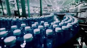 投资上亿的百岁山矿泉水生产线每小时能竟然能灌装惊人的72万瓶