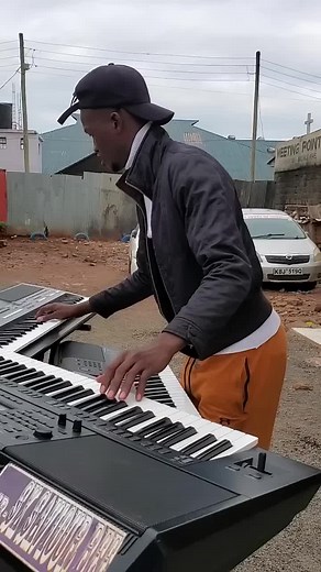 Saviour bee (@saviourbeetvofficial) - saviour bee support by only followers #tutorial #saviourbee #saviourbeetvoffical #yourvillagepeople #foryoupage #followmyaccount🙏❣️