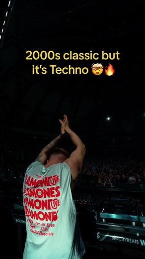 Throwback to 2000s Techno Hits