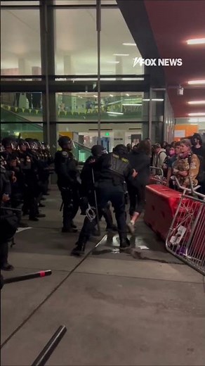 SEE IT: Man mocks Charlie Kirk after crossing barricade near Berkeley TPUSA event #shorts #foxnews