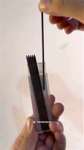 Serious experiment, mysterious result 😳 #pencil #newspaper #recycle #experiment #diy