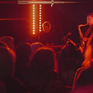 Over 50 bands and artists, across six joyous jazz-filled day 🎷🎪 From jazzy pop to improvisational explorations, the best of new jazz and music to dance the night away to - Cheltenham comes alive as we take over the town with a kaleidoscope of Jazz. 26 April - 1 May, Montpellier Gardens, Cheltenham. Find out more and buy tickets today | Cheltenham Festivals