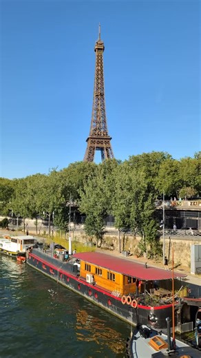 Evolution35 | Save these must-try spots for your Paris trip! • Carette – creamy hot chocolate ☕ + fresh croissant 🥐 (9/10) • La Renommée – cheeseburger... | Instagram