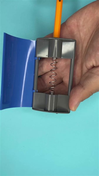 Can anyone explain this magic trick? 🤔 #magic | Evan Era