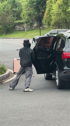 A Stranger’s Action Turned Danger Into Safety